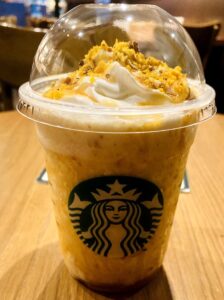 スタバ　焼き芋フラペチーノ